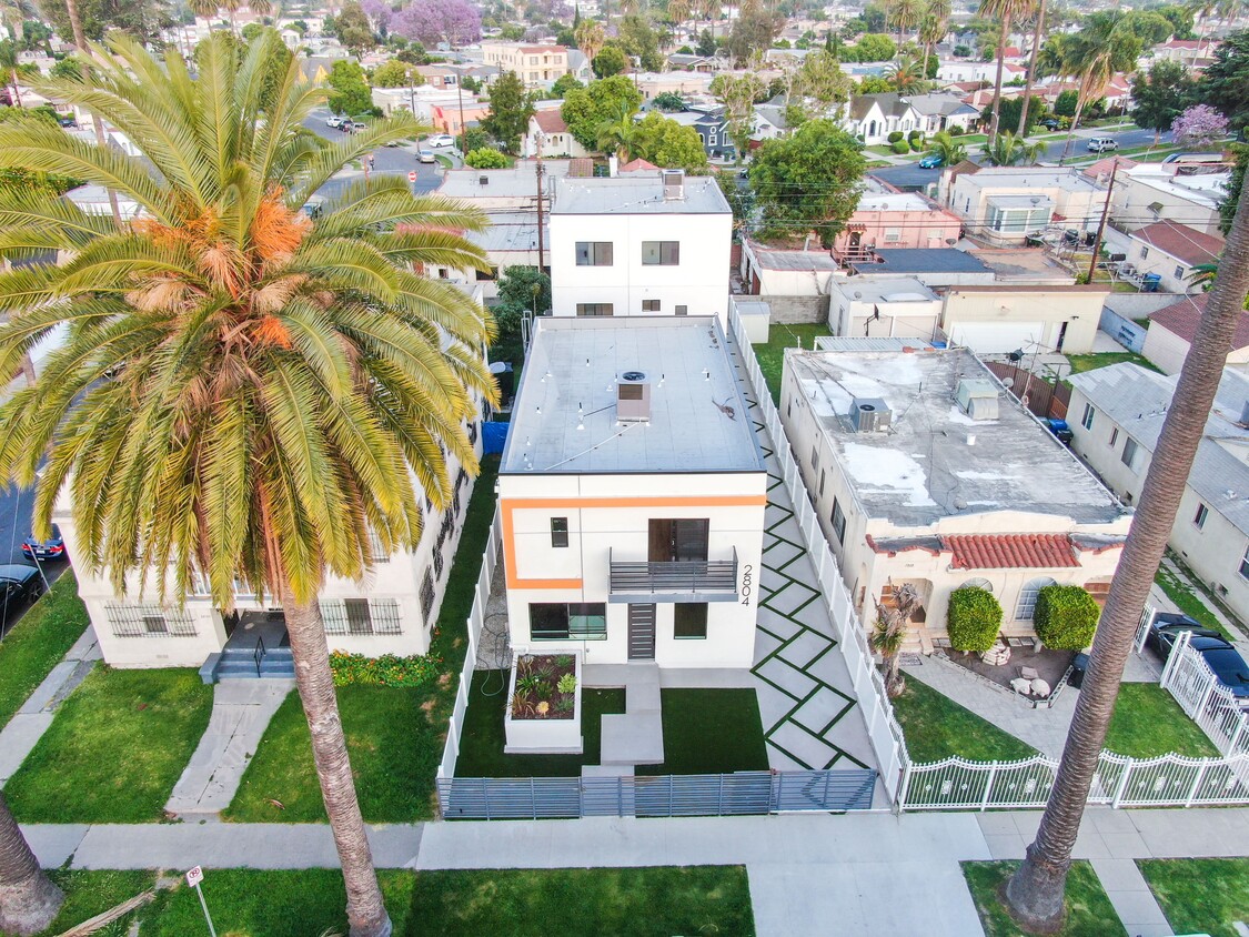 Primary Photo - 2804 S Palm Grove Ave