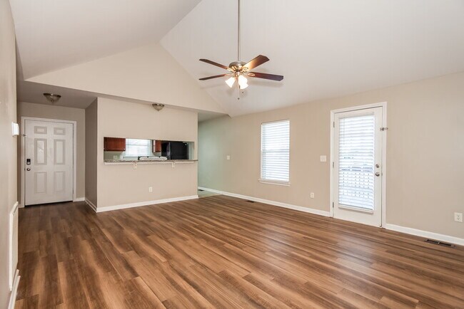 Foto del edificio - 3836 Bullard St