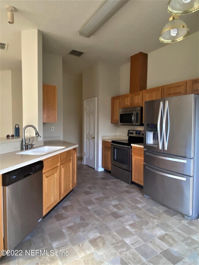 Foto del edificio - 9338 Prosperity Lake Dr