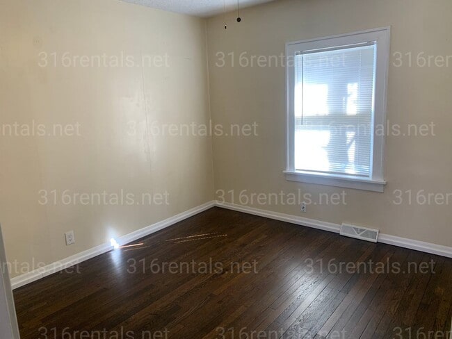 Building Photo - 830 N Pershing Ave