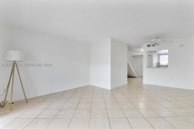 Building Photo - 9369 Fontainebleau Blvd