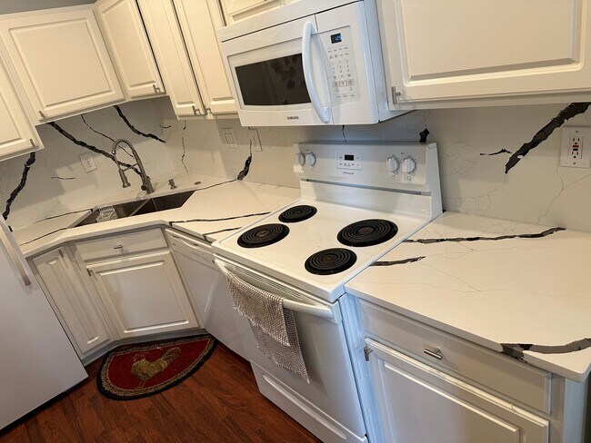 Foto del edificio - 2573 Rustling Oak Blvd