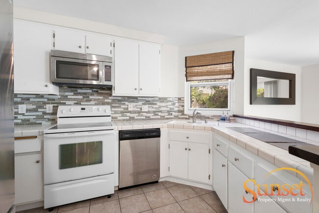 Building Photo - 2764 Ariane Dr