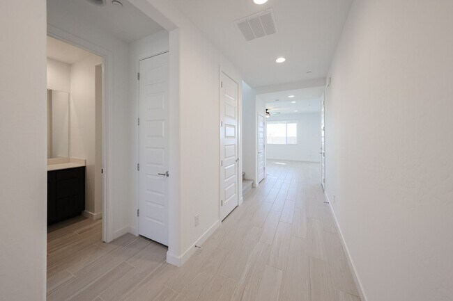 Foto del edificio - 4 Bedroom plus Loft in Mystic