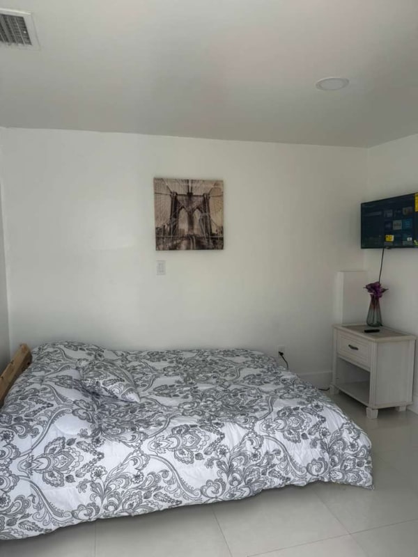 Foto del edificio - 6242 SW 24th St