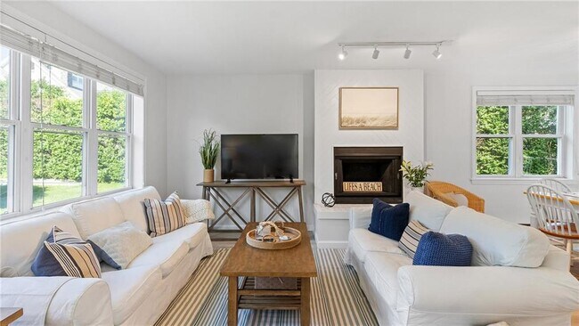 Foto del edificio - 152 Tuckerman Ave