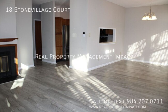 Foto del edificio - One Level Living, 3 Bedroom 2 Bath End Tow...