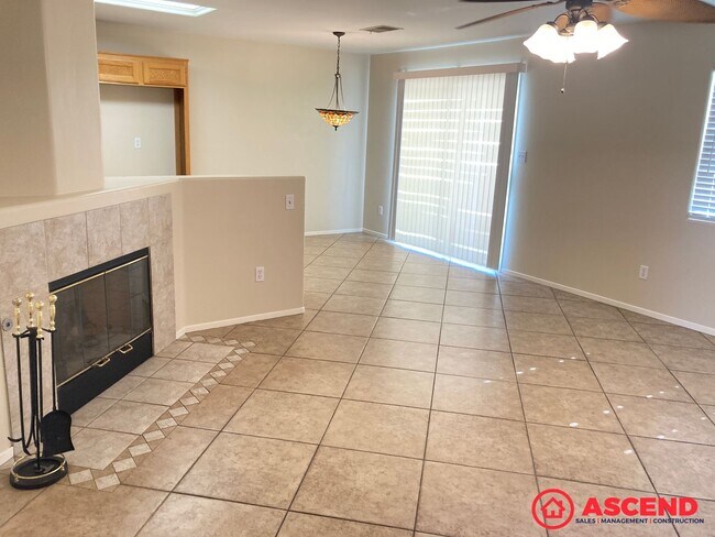 Foto del edificio - Comfortable 2BD/2BA Home in Bakersfield's Desirable 93312 — Fully Equipped!