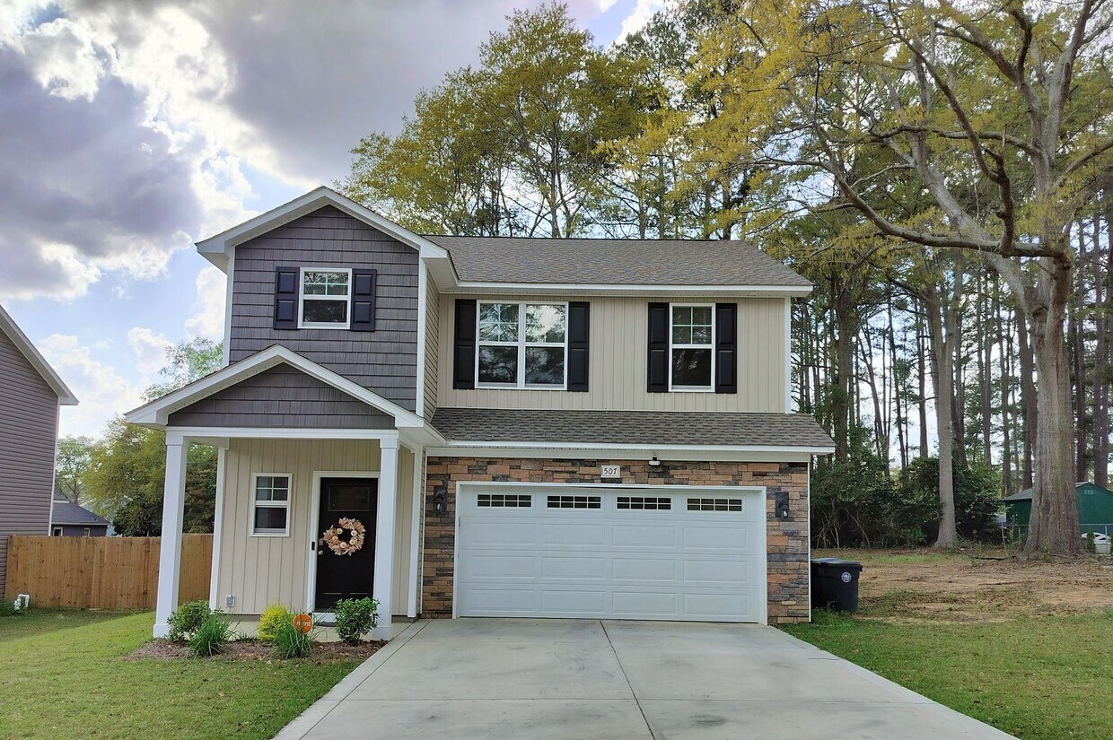Primary Photo - New to Raeford