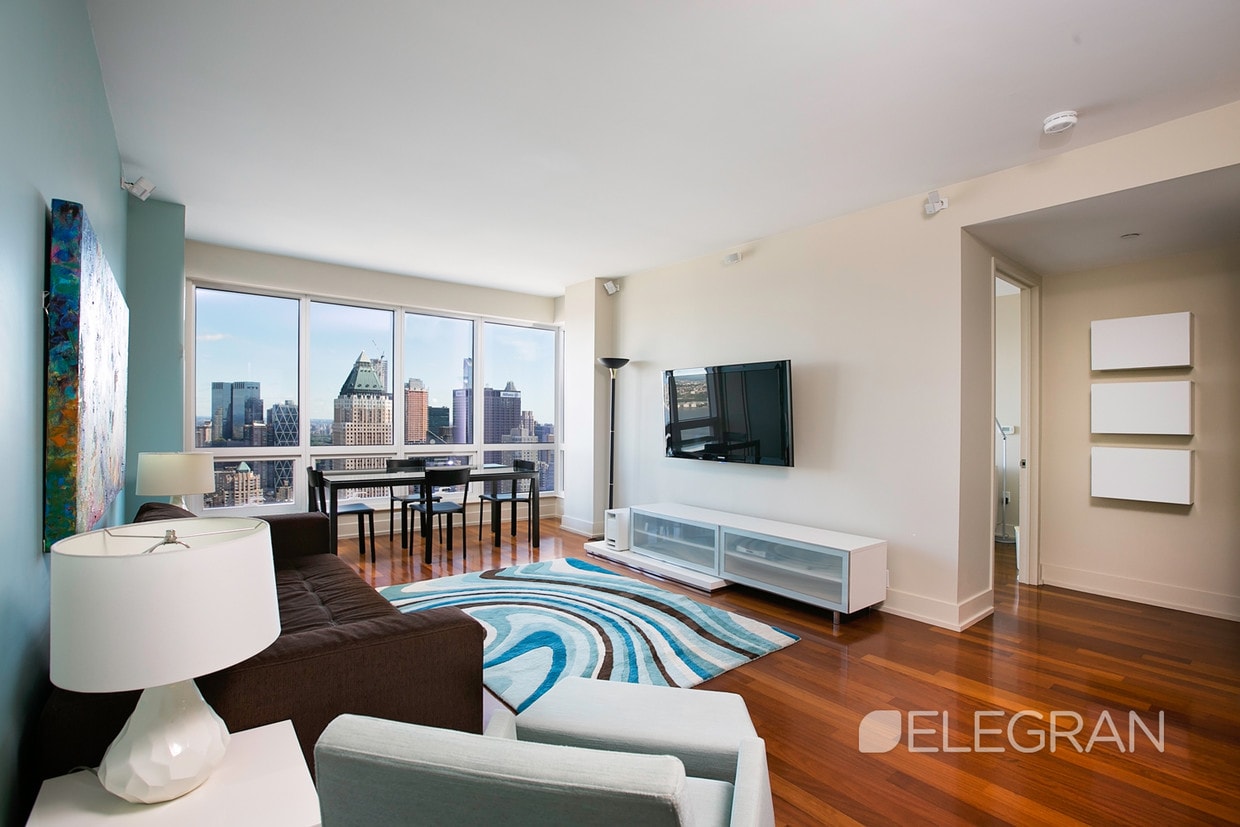 Primary Photo - 350 W 42nd St