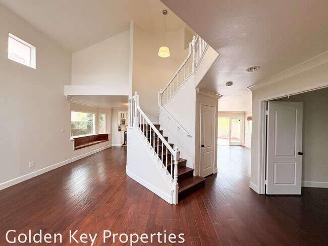 Foto del edificio - Welcome home to this spacious 4-bedroom, 3-bath home located in the Rancho Del Oro Community!