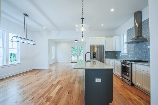 Building Photo - 845 Dewees Ave