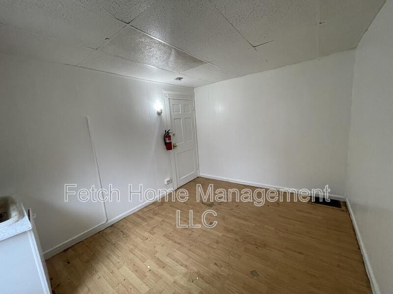 Building Photo - 405 E Orange St