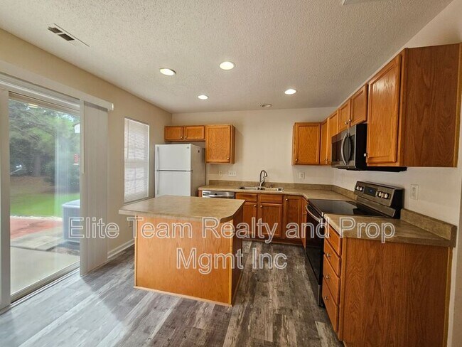 Foto del edificio - 12340 Honey Hill Ln