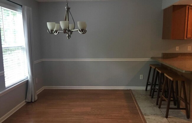 Foto del edificio - 2165 Wooddale Ln