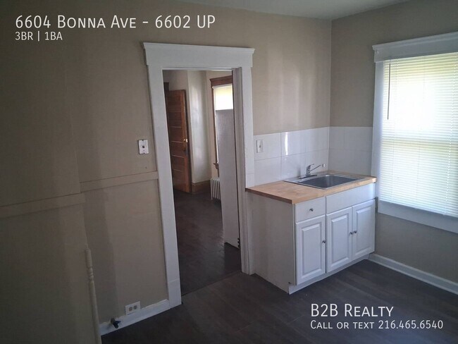 Building Photo - 6604 Bonna Ave