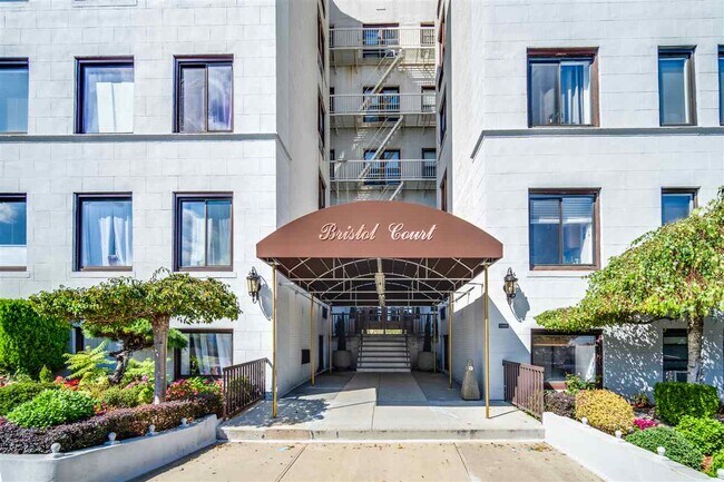 Foto del edificio - 6305 Boulevard E