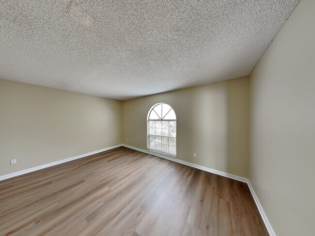Building Photo - 2751 Mint Dr