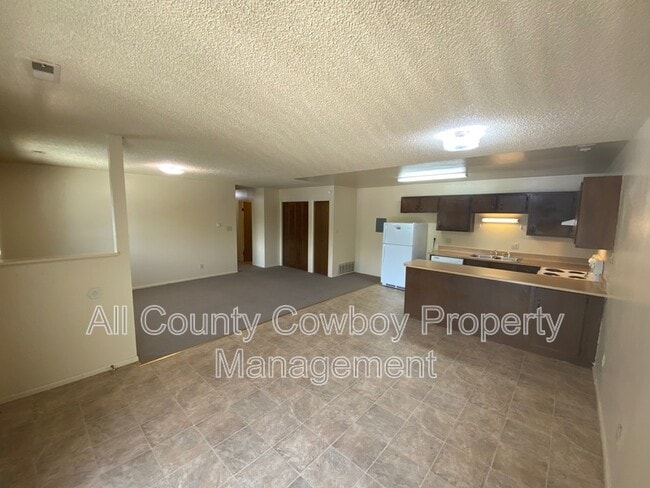 Building Photo - 1314 E Gibbon St