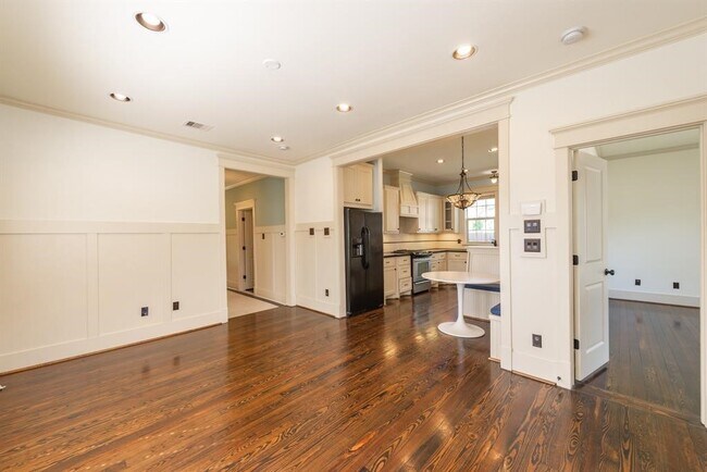 Foto del edificio - 722 E 25th St