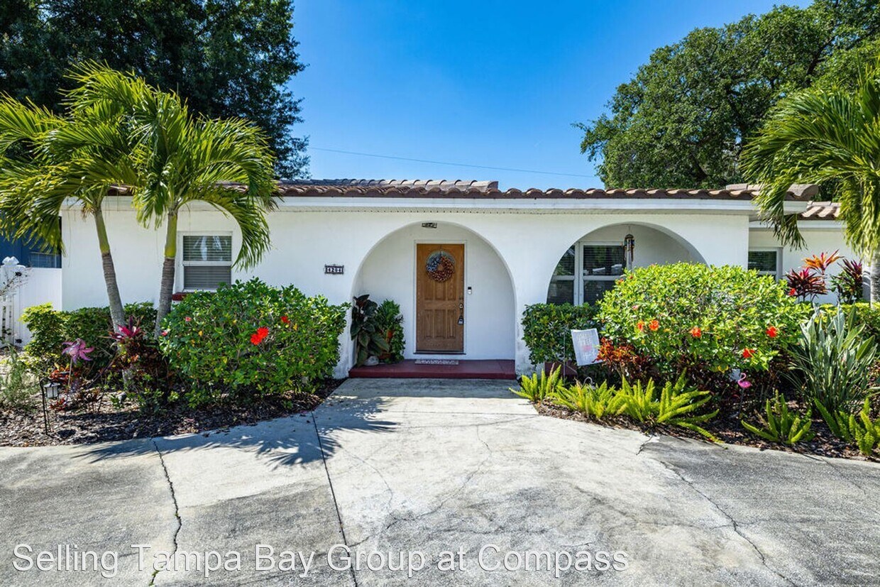 Foto principal - 3 br, 2 bath House - 4204 W Euclid Ave
