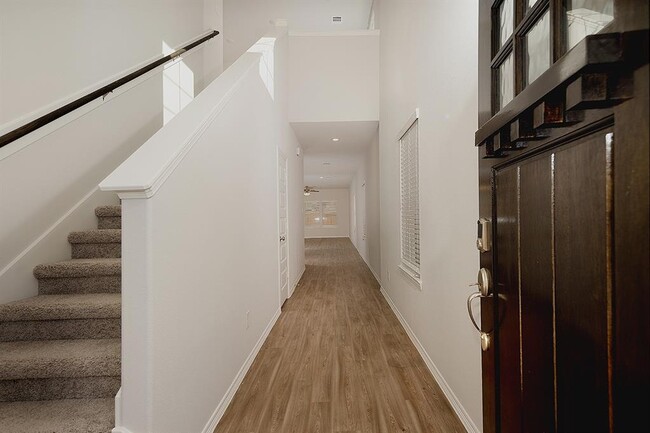 Building Photo - 10714 Violet Bloom Dr