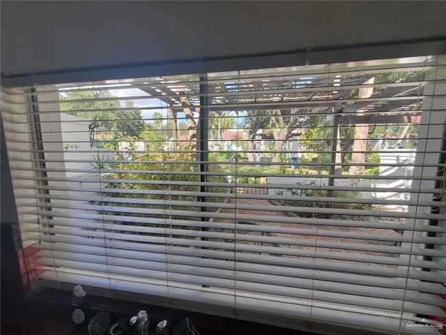 Building Photo - 120 Sunflower Ave