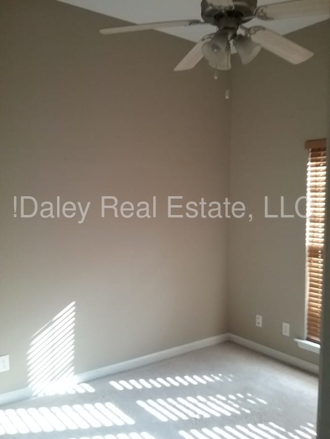 Building Photo - Bradley Point South Executive home