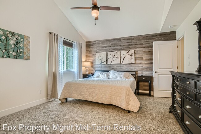 Building Photo - 3 br, 3.5 bath House - 3846 Dyanna Dr