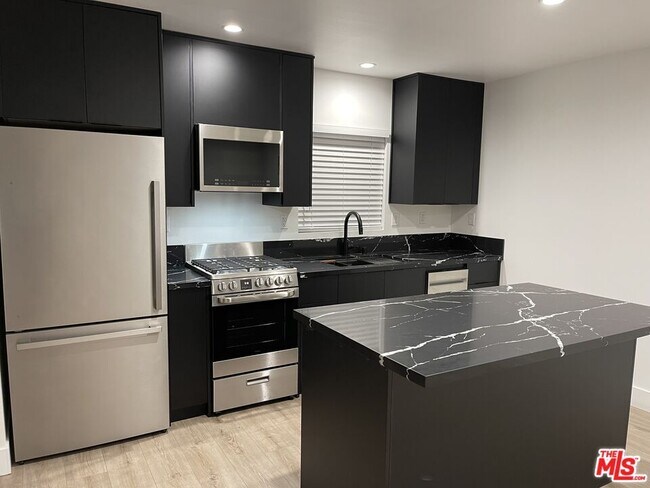 Foto del edificio - 9504 Gothic Ave