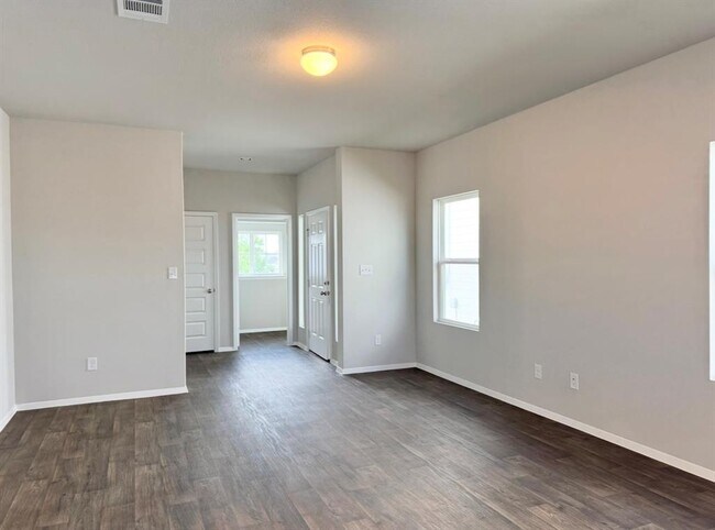 Foto del edificio - 144 Lavender Ln