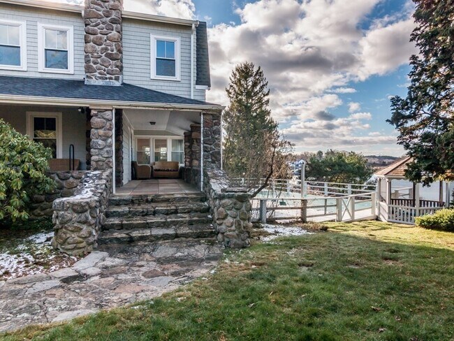 Building Photo - 91 Riverview Rd