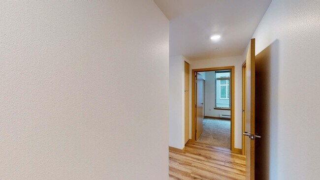 Interior Photo - CityLine