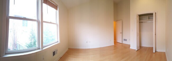 Foto del edificio - Spacious 3 bedroom 2.5 bath in Squirrel Hill!