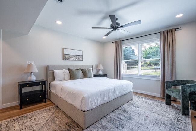 Building Photo - 18 Huntcliff Dr