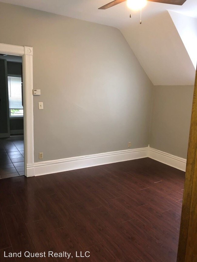Building Photo - 1 br, 1 bath Apartment - 6417 Sheridan Rd.
