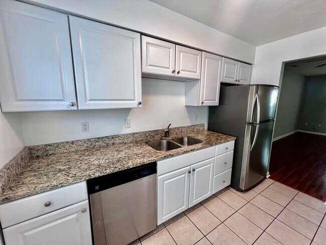 Foto del edificio - Charming Townhome in the Heart of Virginia Beach