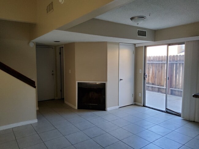 Foto del edificio - 7909 S Laurelglen Blvd