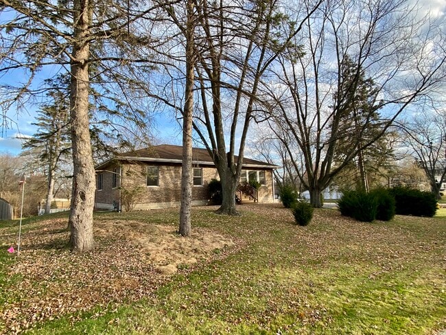 Front - 501 Adelphia Ave