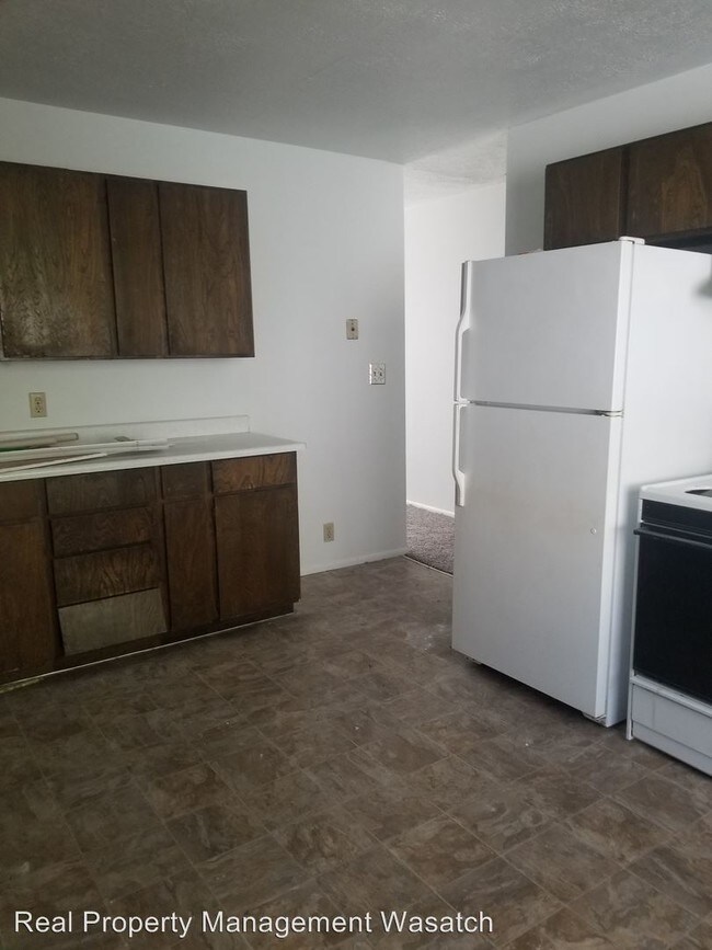 Building Photo - 446 Penney Ave S