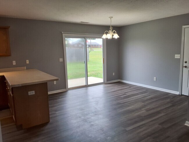 Building Photo - 21 Astaire Dr