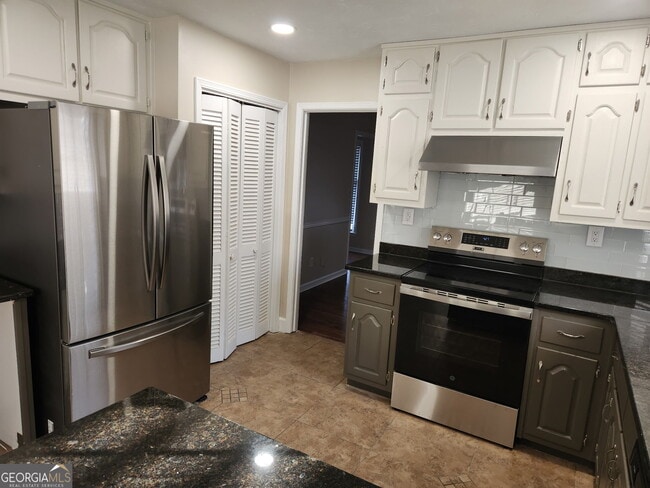 Building Photo - 5170 Lost Dutchman Dr