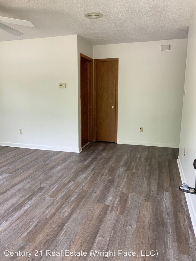 Building Photo - 3 br, 1 bath House - 625 East Cherry