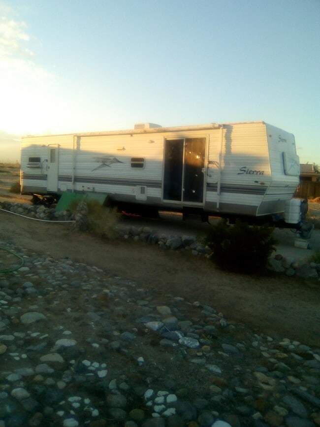 Building Photo - 2910 Cerritos Ct