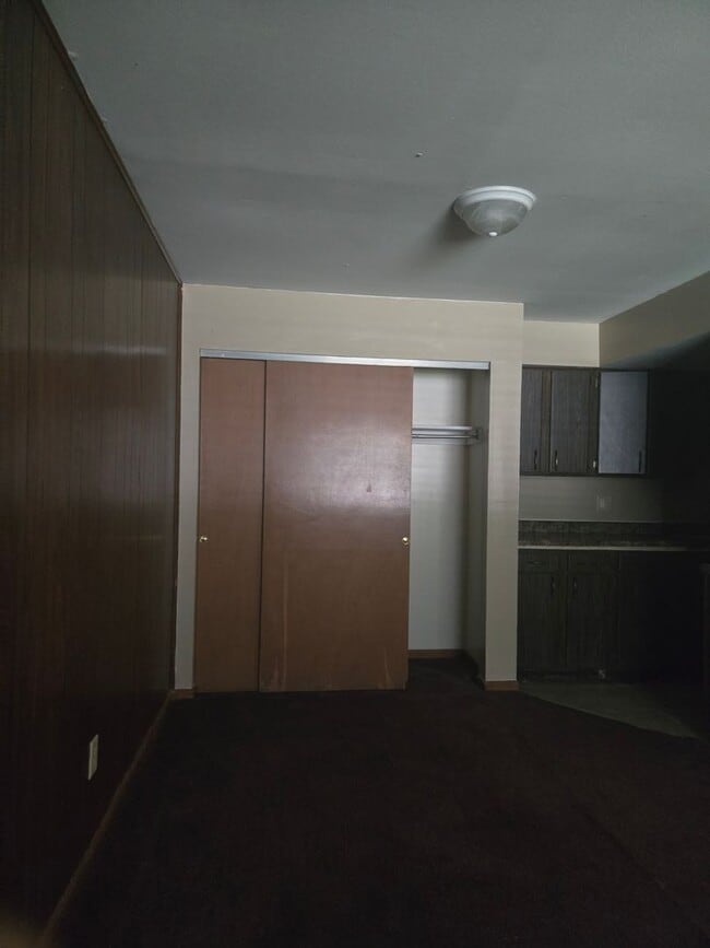 Building Photo - SPRINGBANK APARTMENTS II