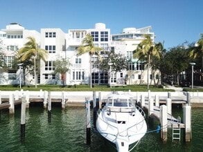 Building Photo - 6101 Laguna Dr W