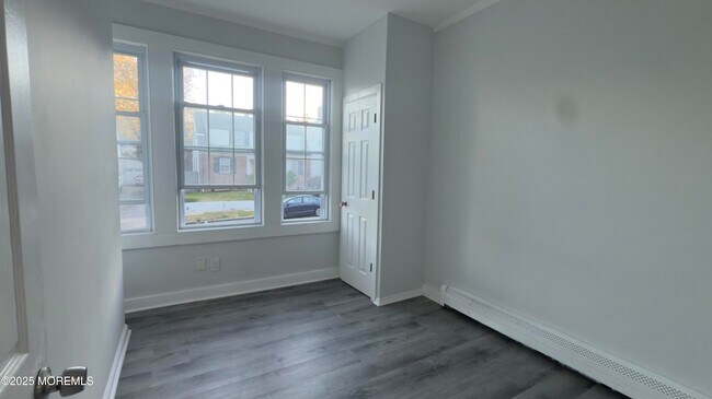 Building Photo - 56 Lindsley Pl