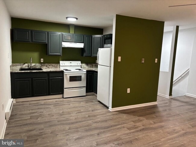 Building Photo - 444 Bridge St