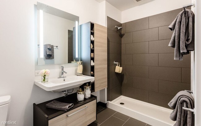 Studio, 1 bath - 700 W Grand Ave studio - Apartment for  
