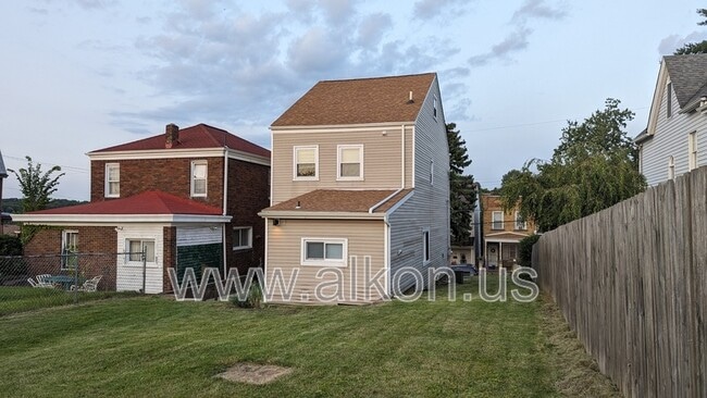 Foto del edificio - 4302 Stanley St